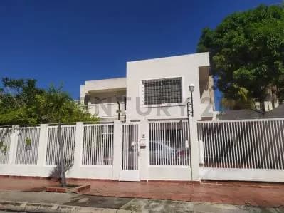 Espaciosa Casa ubicada en Sabanamar