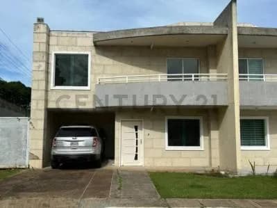 VENTA DE TOWN-HOUSE EN OBRA GRIS