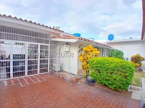Casa En Venta En La Haciendita De Cagua Con Tanque Subterraneo Porton Electrico Y Local Comercial Estef 26-17590