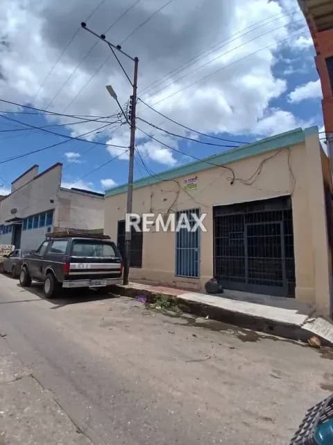 Casa con Gran Porencial Comercial en el Periférico