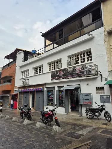 Edificio Comercial 220 Mt2 Con Tres Locales Comerciales Sabana Grande Local Boulevar