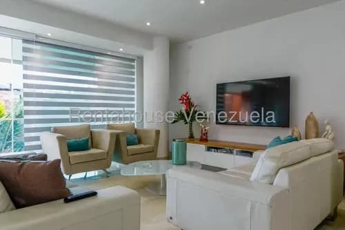 Apartamento En Venta Remodelado Con Pozo Y Planta Eléctrica Campo Alegre #26-9666 Darlys