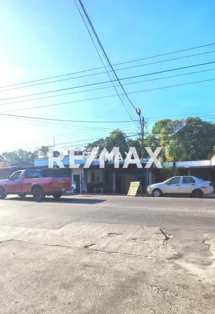 SE VENDE CASA COMERCIAL EN AV PPAL DE BOQUERÓN, MATURÍN