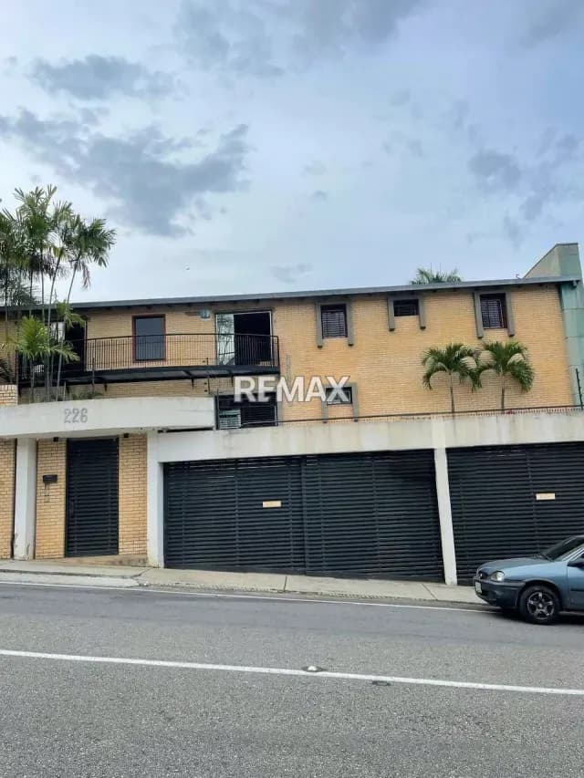 Casa residencial o comercial en Cumbres de Curumo