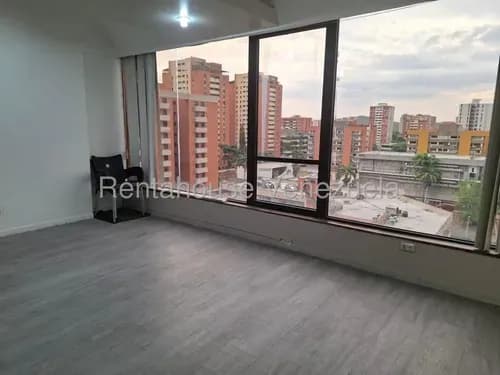 # 26-17269 Alquiler Oficina Ejecutiva Con Vista Panorámica Y Mobiliario Premium Al Este Barquisimeto,lara Gm \\