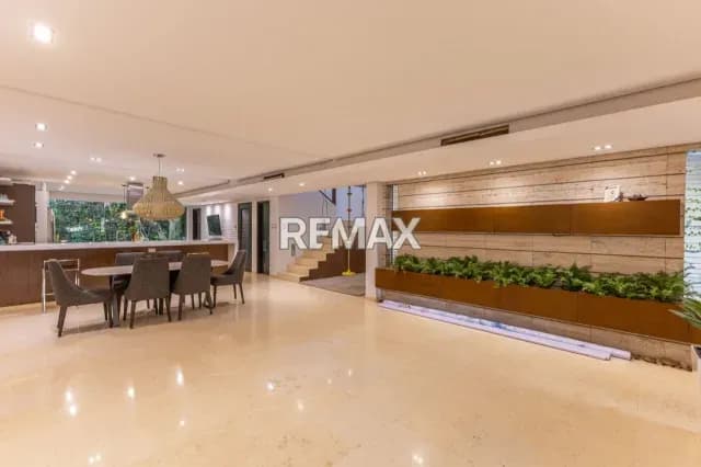 VENDE THOWNHOUSE EN PUERTO BANUS