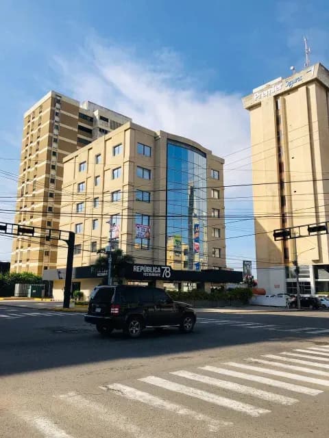 Se alquilan Locales para oficinas Con Excelente Ubicación Diagonal a la plaza de la República