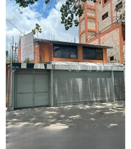 Casa En Venta 900m², Los Chaguaramos