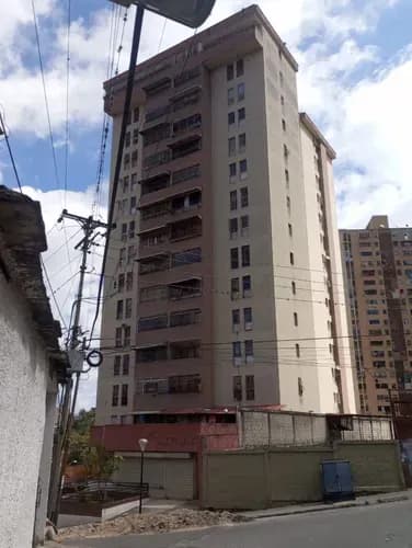Hermoso Apartamento De 81,80 Mts2 Semi-amoblado En Los Altos Mirandinos, Los Teques