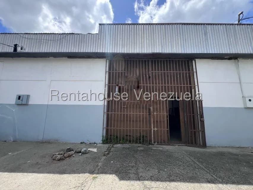 Comercial (Galpon - Deposito) en Alquiler en Centro, Aragua