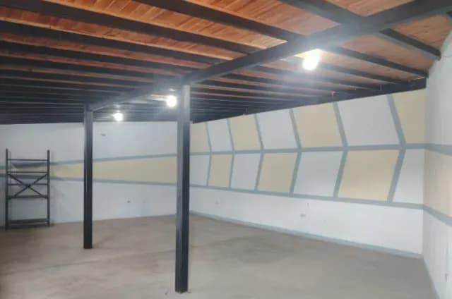 local comercial y deposito acceso para carga.amplio espacio.