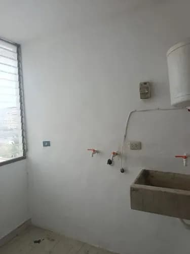 Apartamento En San José De Tarbes En La Avenida Bolívar
