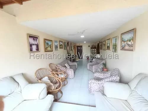 Ng 26-2412 Amplio Apartamento En Venta El Tambor Los Teques. Pent-house Con Dos Puestos De Estacionamiento