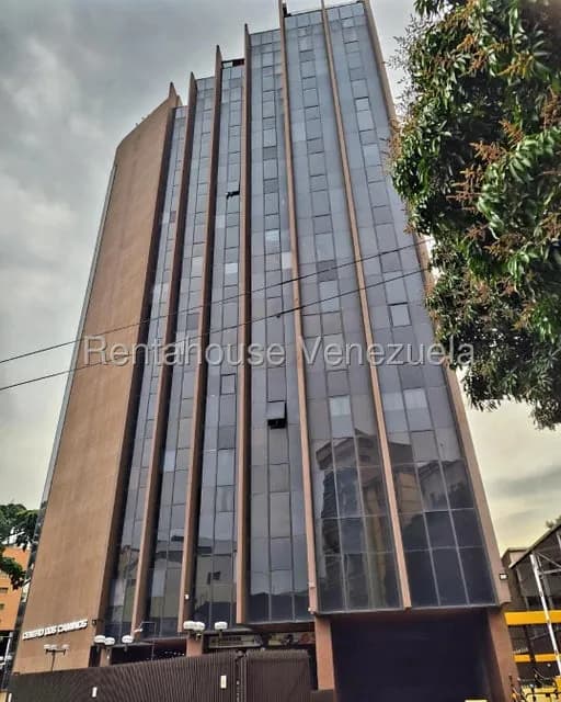 Comercial (Oficina) en Alquiler en Los Dos Caminos, Distrito Metropolitano