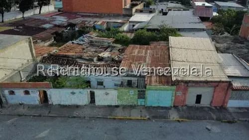 Gabi Vende Terreno Potencial En Barquisimeto Cerca De La Av Carabobo. Con Amplia Superficie, Muy Bien Ubicado. Contactame Cod 26 6698