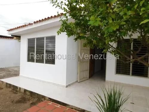 Marianny Gonzalez, Vende Casa Con Amplio Patio, Urb Fundacion Mendoza, Barquisimeto