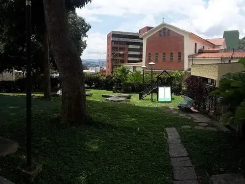 Espectacular Apartamento Totalmente Remodelado 23-27093 Cv