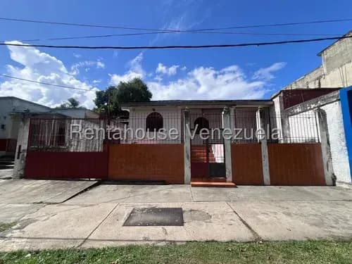 Francisco Rojas Vende Amplia Y Cómoda Casa Lista Para Habitar,en Zona Estratégica Y Comercial San Felipe, En Una De Las Avenidas Principales Haciéndola Ideal Para Reuniones Familiares Y Con Amigos