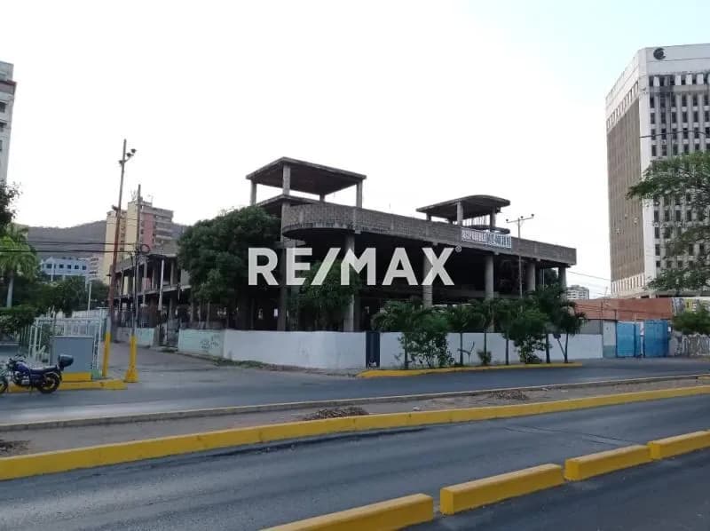 Edificio en Construcción en Venta. Av. Municipal Puerto la Cruz