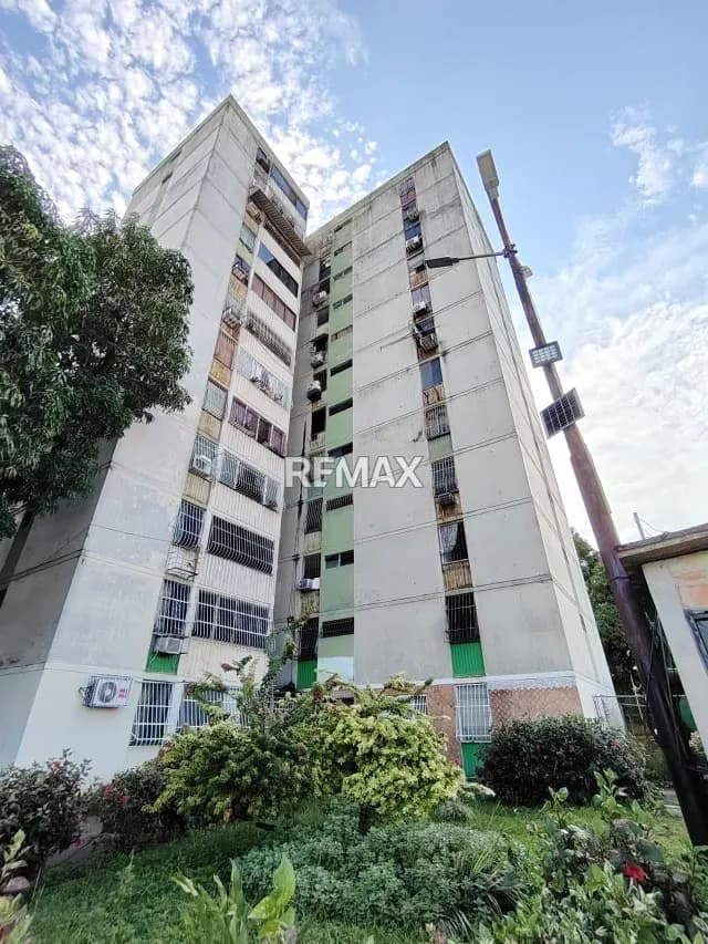 Apartamento en Conj. Res. Los Parques, edif. Bucare - Los Caobos
