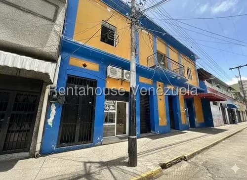 Propiedad De Dos Niveles En Venta En El Centro En La Victoria En Aragua 26-12147 Irrr