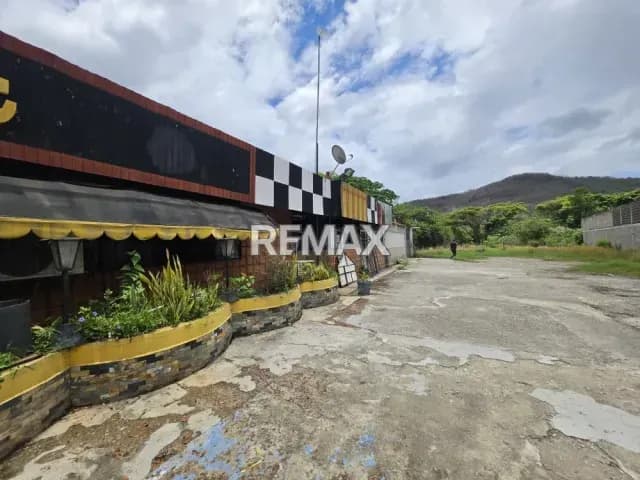 Venta de local centro comercial Charallave edo. Miranda Venezuela