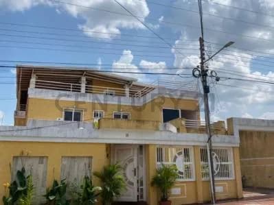 Hermosa casa de 3 Niveles ubicada en Alto Barinas Sur