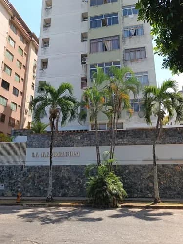 Apartamento Res. Mandrágora, Los Nísperos, Valencia - Edo. Carabobo