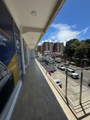 Se Alquila Local Comercial En La Av Ferrero Tamayo