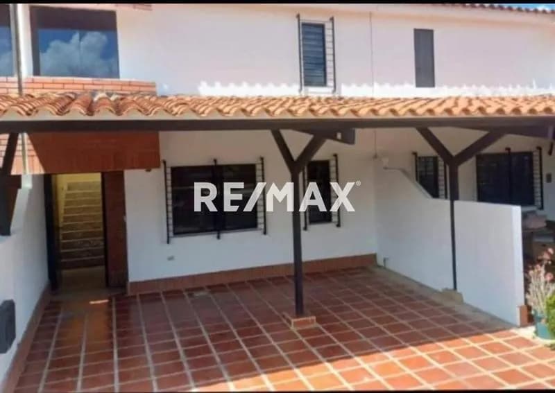 VENDO TONWHOUSE AMOBLADO, EN PALMA REAL, VILLAS TÍPURO.
