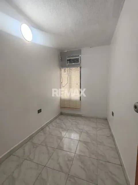 En Alquiler Apartamento ubicado en La Urb Narayola