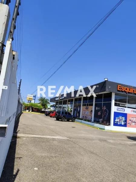ESQUINA COMERCIAL. AV. FUERZAS ARMADAS