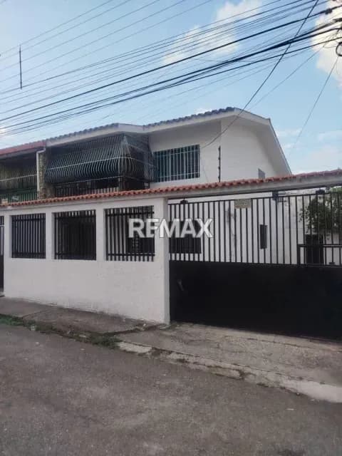 Hogar de tus sueños: Residencia familiar lista para habitar.