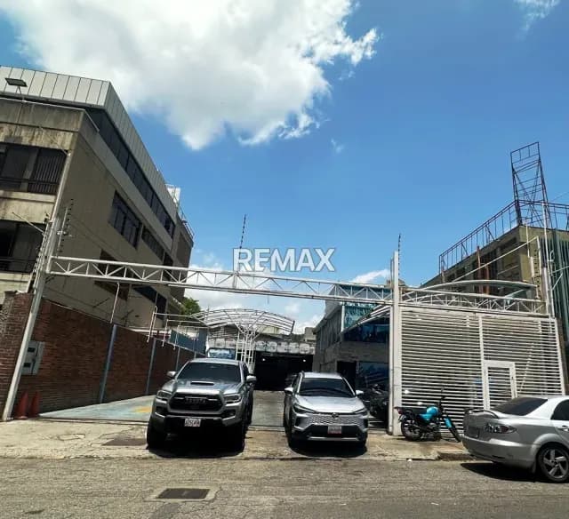 LOCAL COMERCIAL EN VENTA - URB. LA URBINA