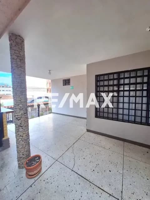 EN VENTA 2 OFICINAS O CONSULTORIO BARRIO OBRERO