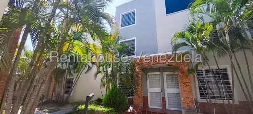 Ivonne Bracho Vende Hermoso Tonwhouse En Una De Las Urbanizaciones Mas Privilegiadas Y Con Excelente Ubicación En Cabudare. #26-15699
