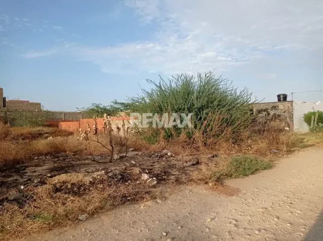 Terreno con bienechuria Puerta Maraven
