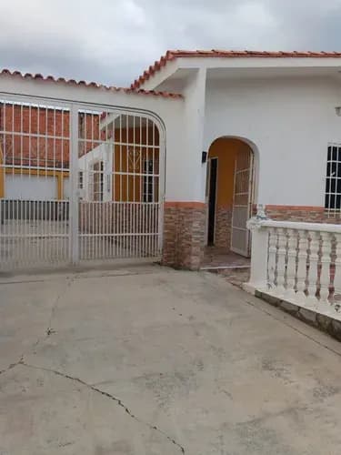 Fg Amplia Casa Paraparal Urbanización Quintas 2000 Excelente Ubicación
