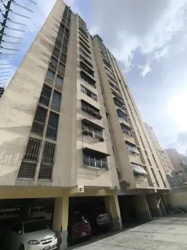Apartamento En Venta. Cocina Y Baño Remodelados_con Puesto De Estacionamiento_excelente Ubicación_