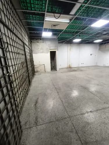 Local Comercial En Venta Av. Bolivar - Valencia 365,23 M2 - 3 Ambientes En Planta Baja, Uno De Ellos Ideal Para Depósito En La Parte De Atrás. An