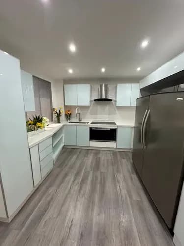 Townhouse Moderno Semiamoblado Con Planta 100% En Alquiler En Terrazas Del Country, Villas Del Country - Atmlf