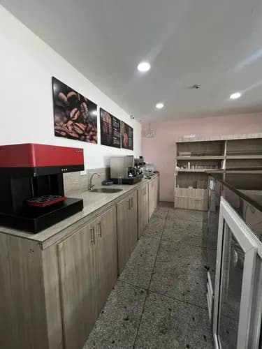 Xcelente Oportunidad Comercial: Local Equipado Con Inventario Completo. Rg. Se Ofrece El Traspaso De Este Imponente Punto Comercial Premium, Operando A Su Máxima Capacidad Y Listo Para Facturar