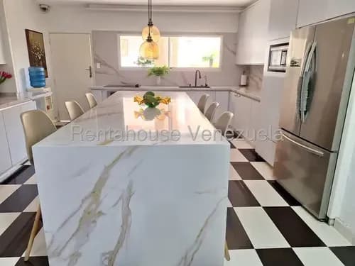 Espectacular Y Moderna Casa En Altos De Guataparo (calle Cerrada). 4 Habitaciones De Lujo. Pisos De Mármol. Cocina De Diseño. Áreas Sociales Con Parrillera. A/c Central,