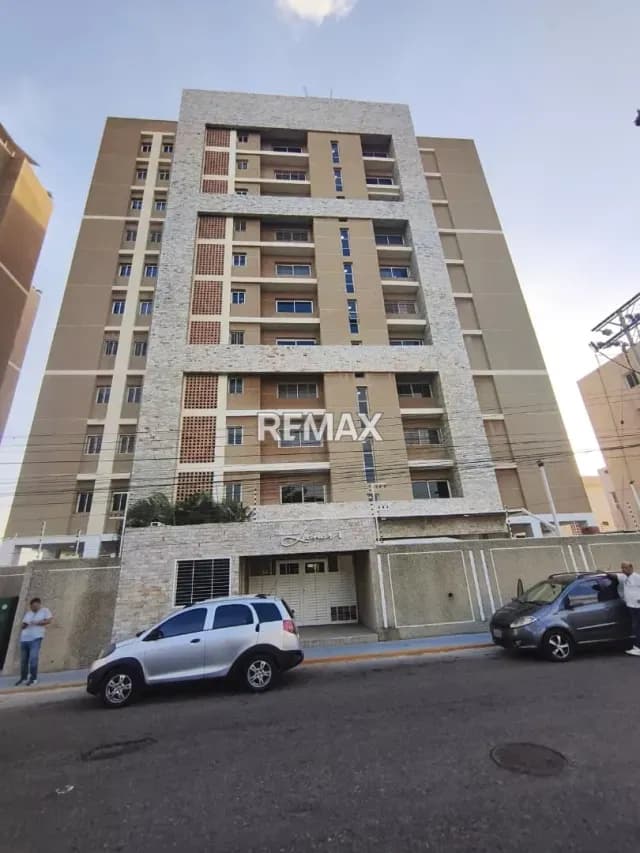 APARTAMENTO EDIFICIO LEONOR I