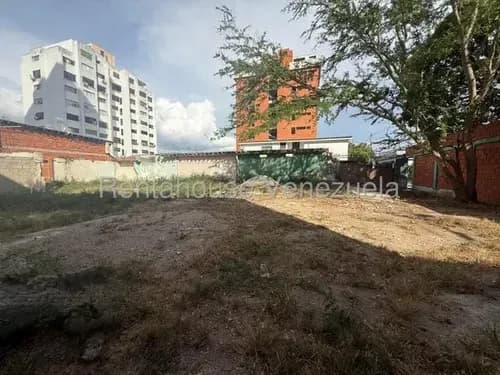 Amplio Terreno En Venta Al Este De Barquisimeto, Alto Flujo Vehicular Y Peatonal, Héctor Malavé Cód. 26-9193