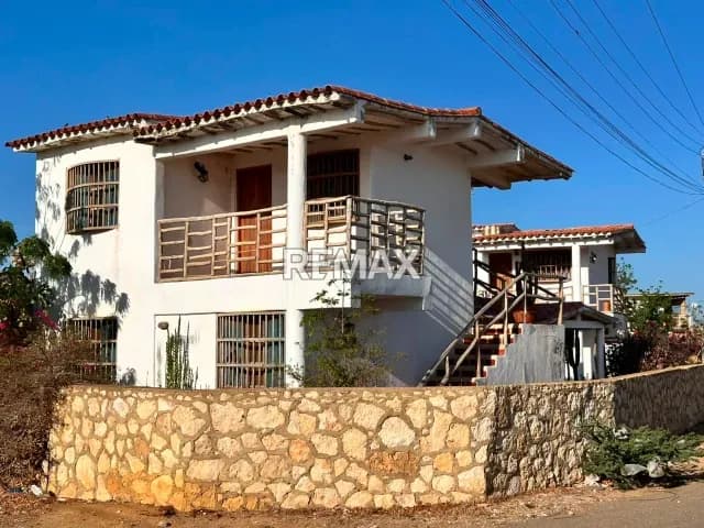 EN VENTA POSADA EN LOS TAQUES