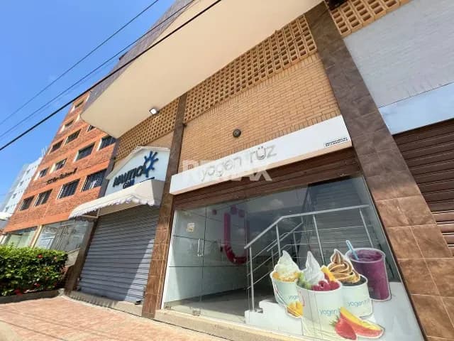 VENTA LOCAL A ORILLA DE CARRETERA NACIONAL EN LA AVENIDAD COMERCIAL DE TUCACAS, UBICADO EN EL CENTRO COMERCIAL CORAL.