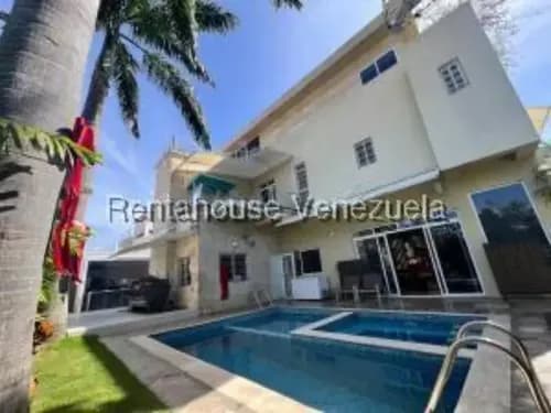 #26-11288 Espectacular E Imponente Casa En Santa Paula