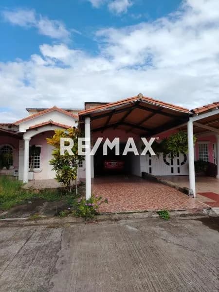 Se Vende amplia casa en Urb. Valle de Luna, sector Tipuro, Maturin