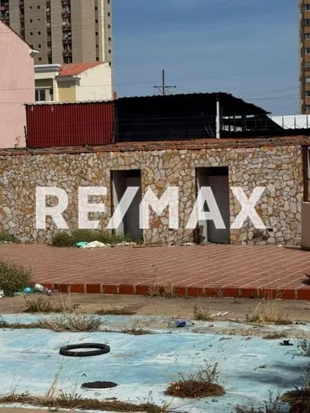 Se Vende Terreno en Av15 Delicias con Cecilio Acosta